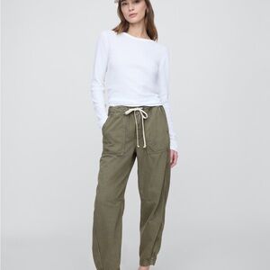 Gap Pull on Barrel pants NWT